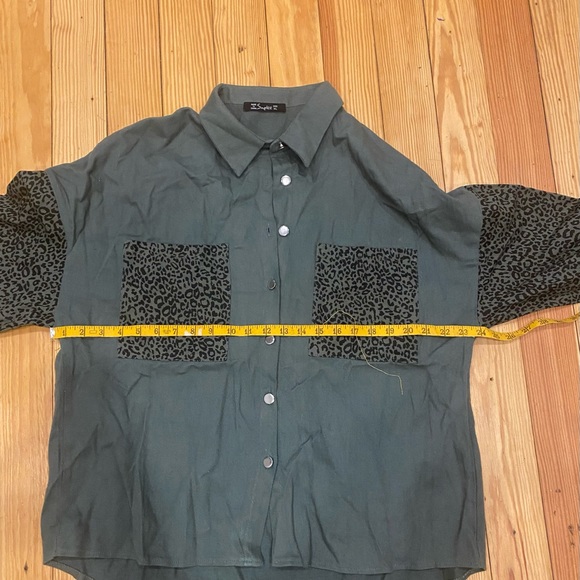 Simplee Animal Print Cotton Button Down Size XL - Picture 9 of 9